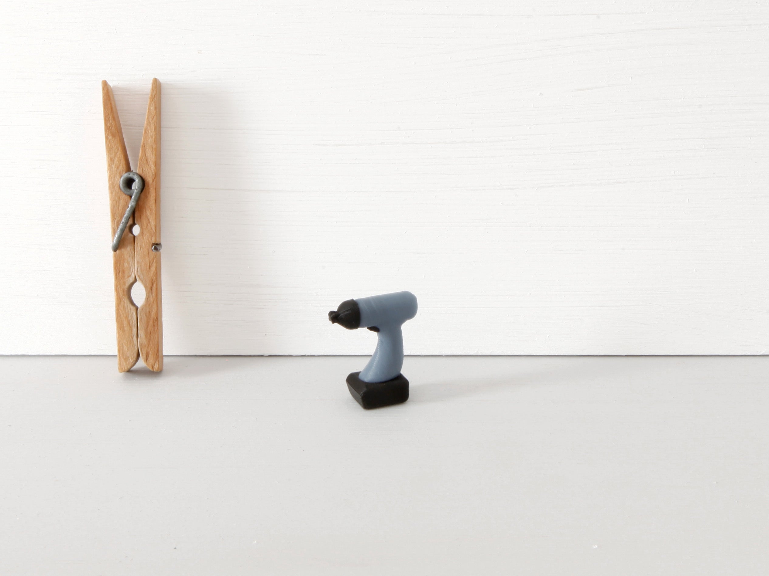 Miniatur Akkuschrauber für die Wichteltür