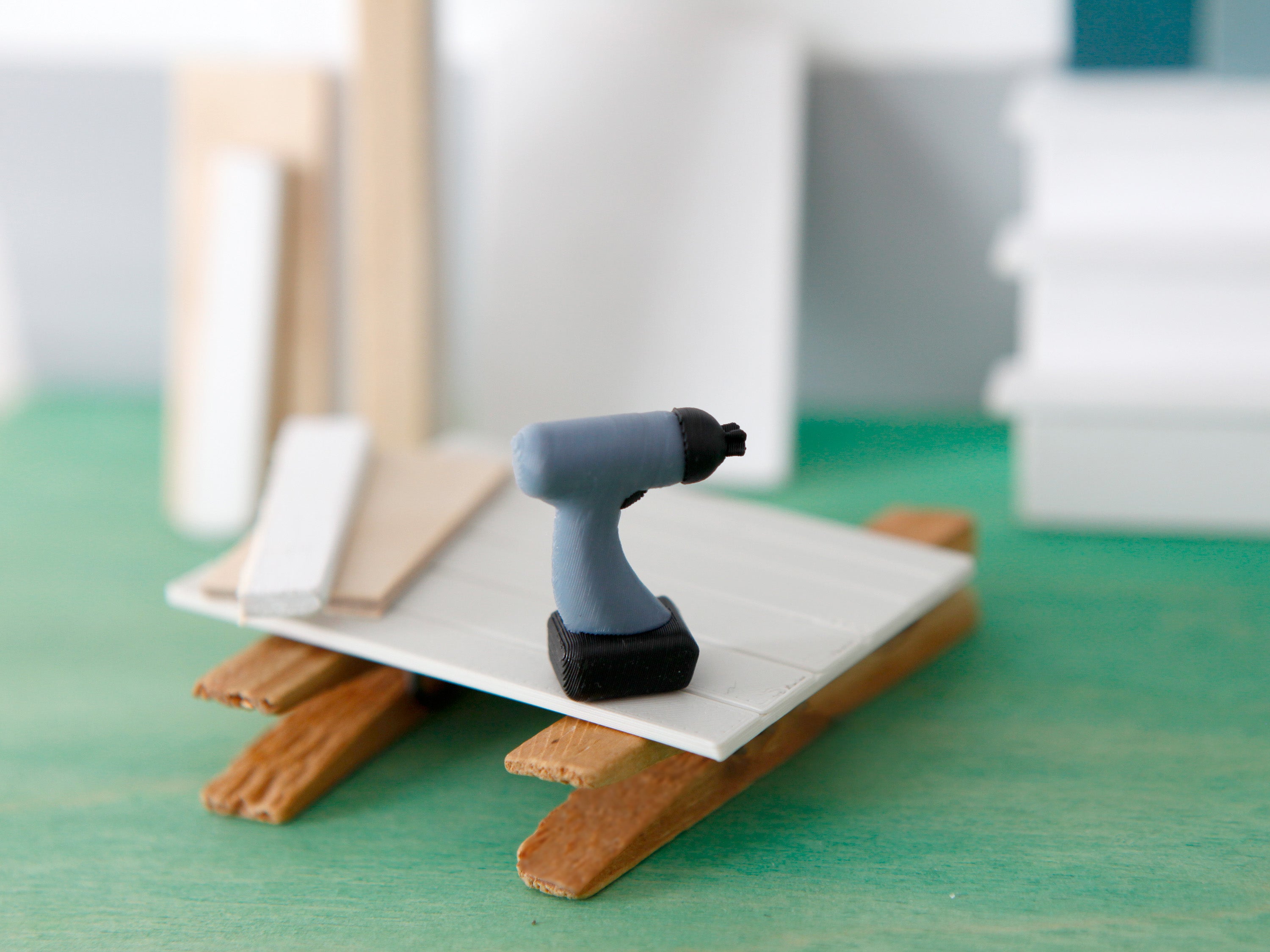 Miniatur Akkuschrauber für die Wichteltür