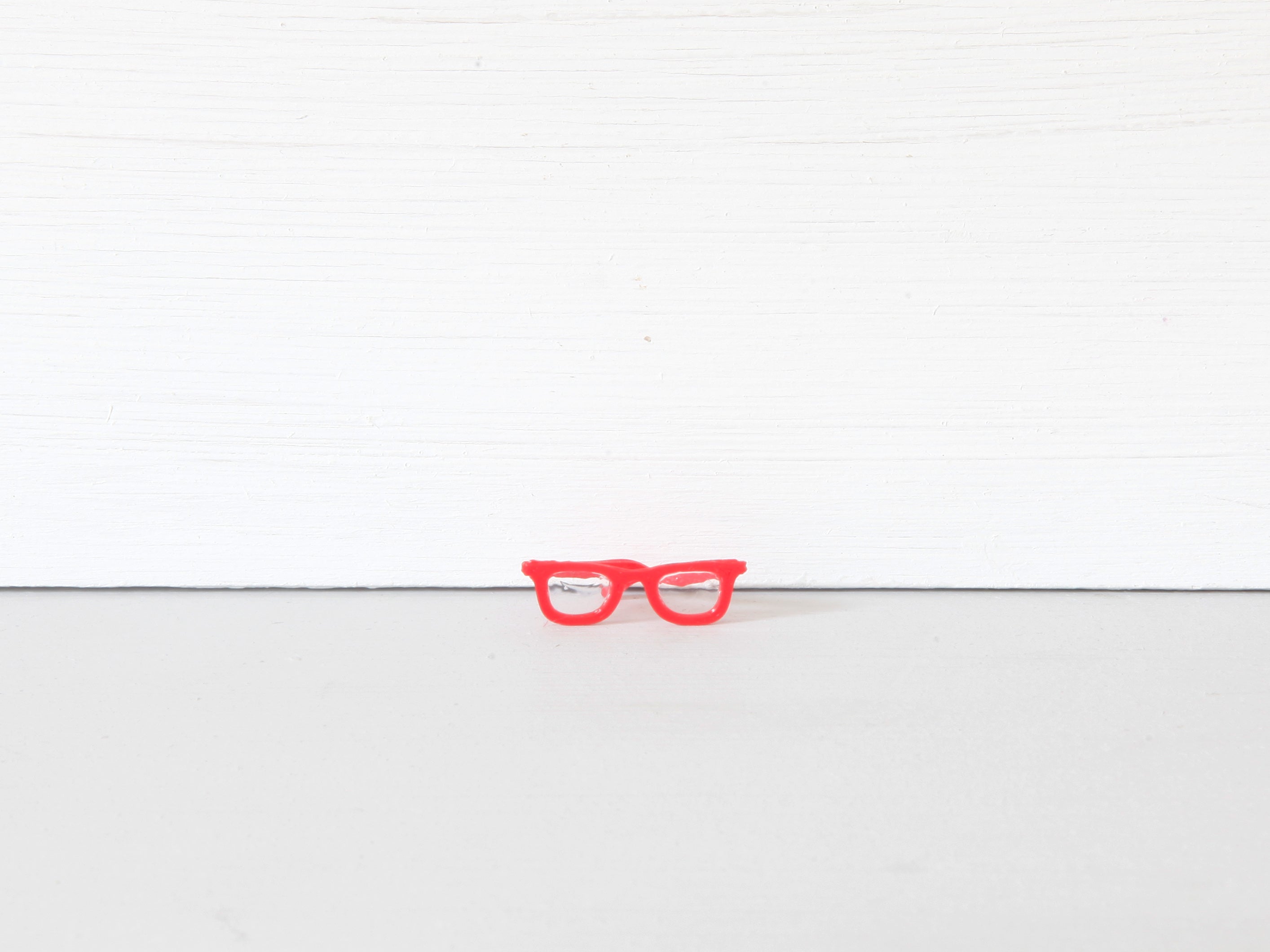 Miniatur Brille rot oder schwarz
