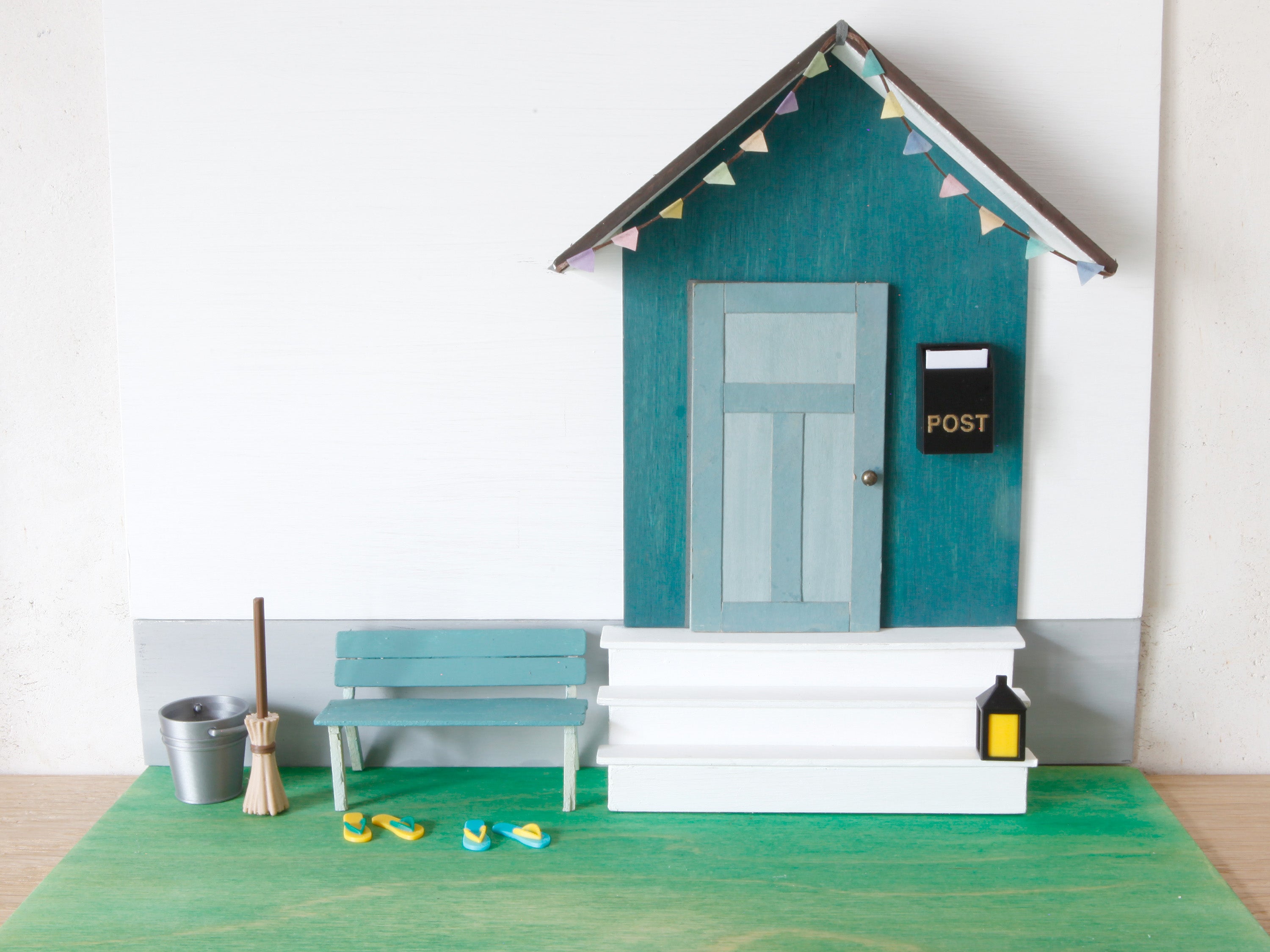 Miniatur Flip Flops für die Wichteltür