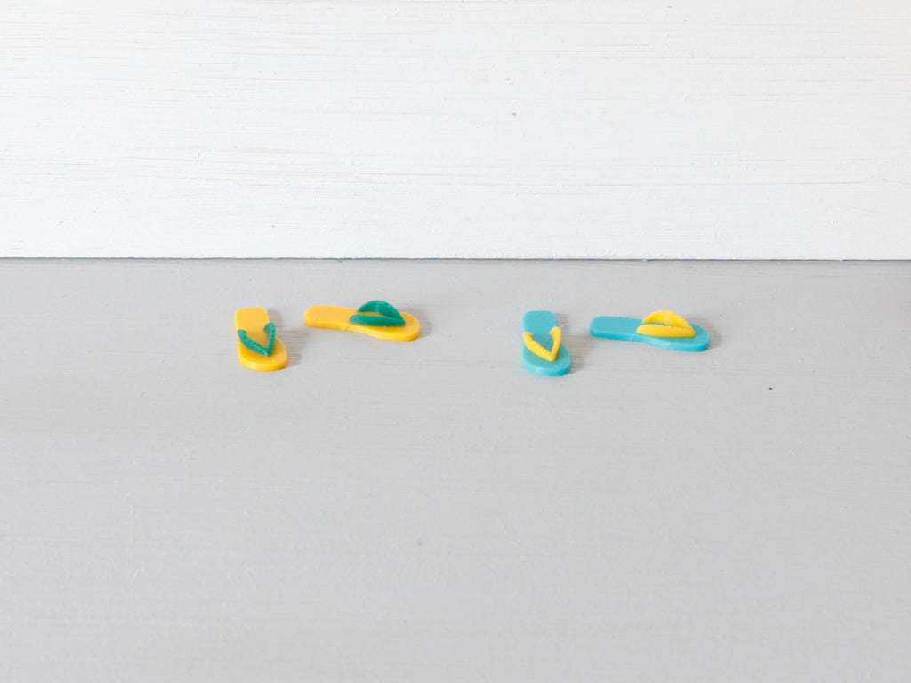 Miniatur Flip Flops für die Wichteltür