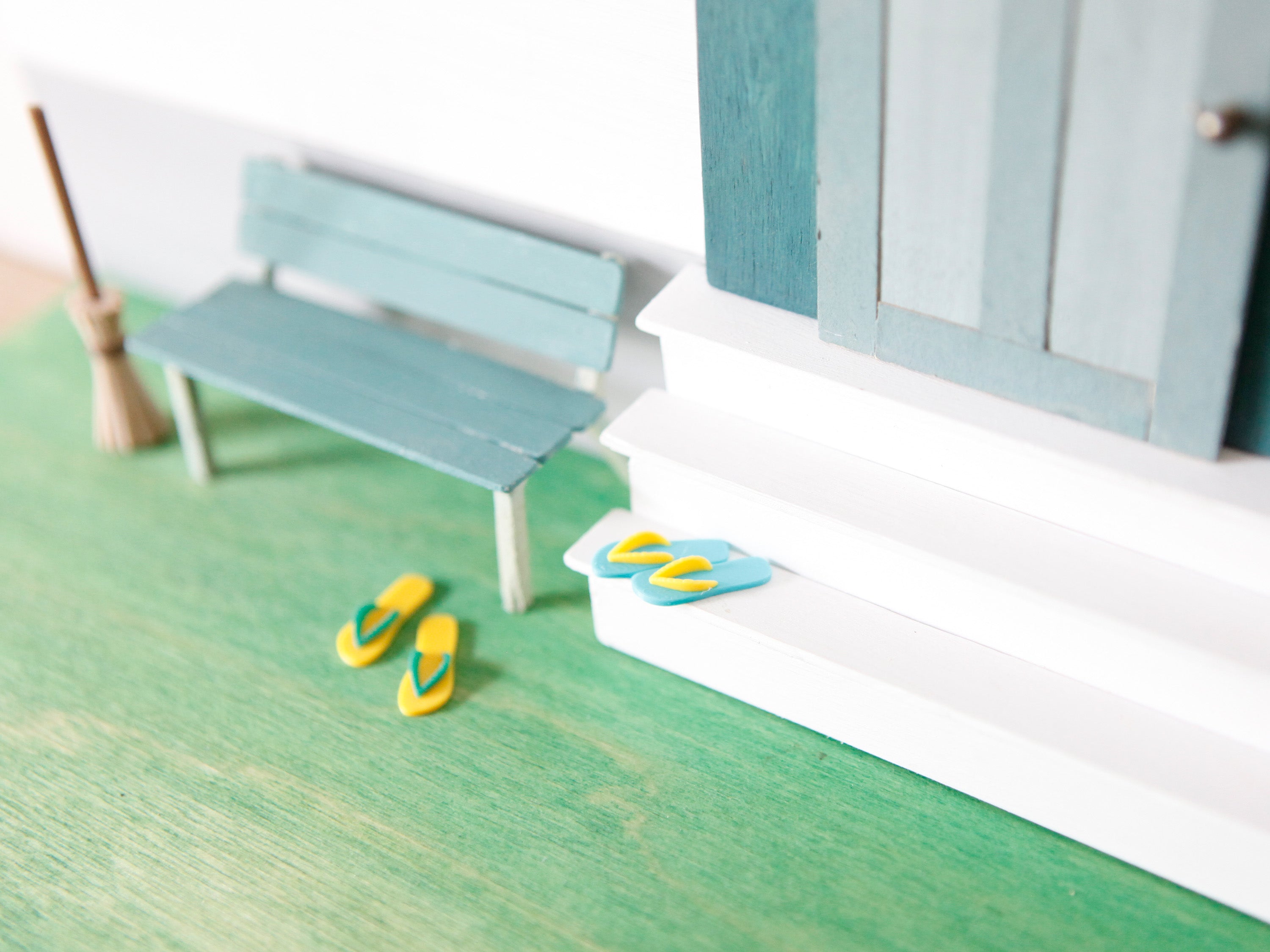 Miniatur Flip Flops für die Wichteltür