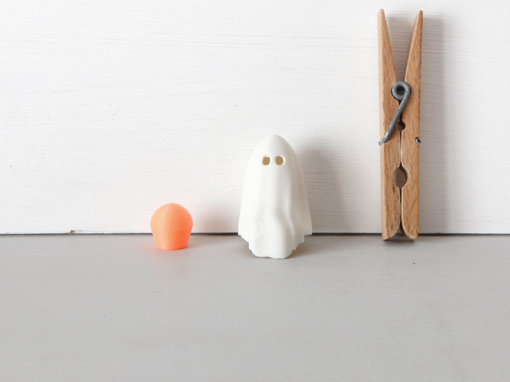 Miniatur Gespenst sitzend