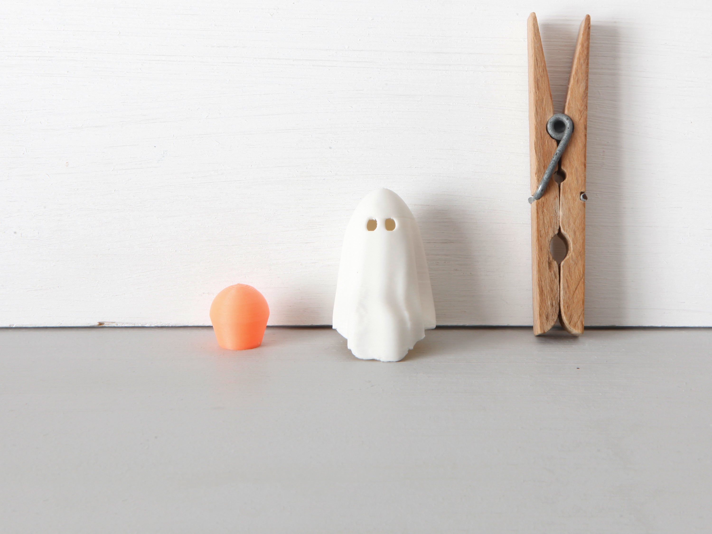 Miniatur Gespenst sitzend
