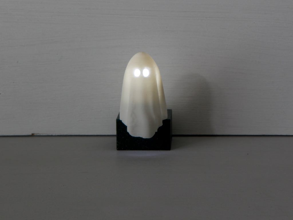 Miniatur Gespenst sitzend