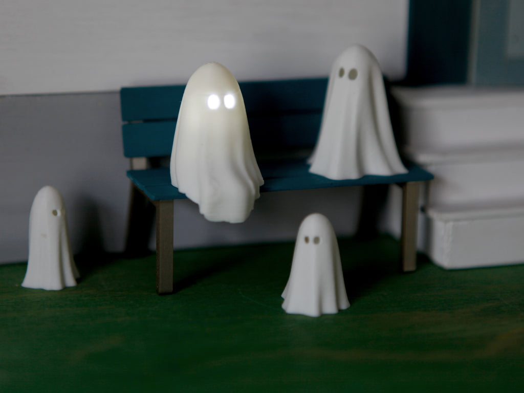 Miniatur Gespenst sitzend