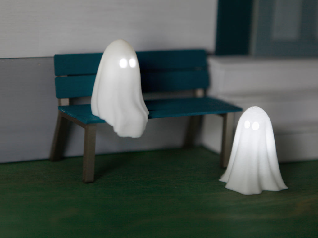 Miniatur Gespenst sitzend
