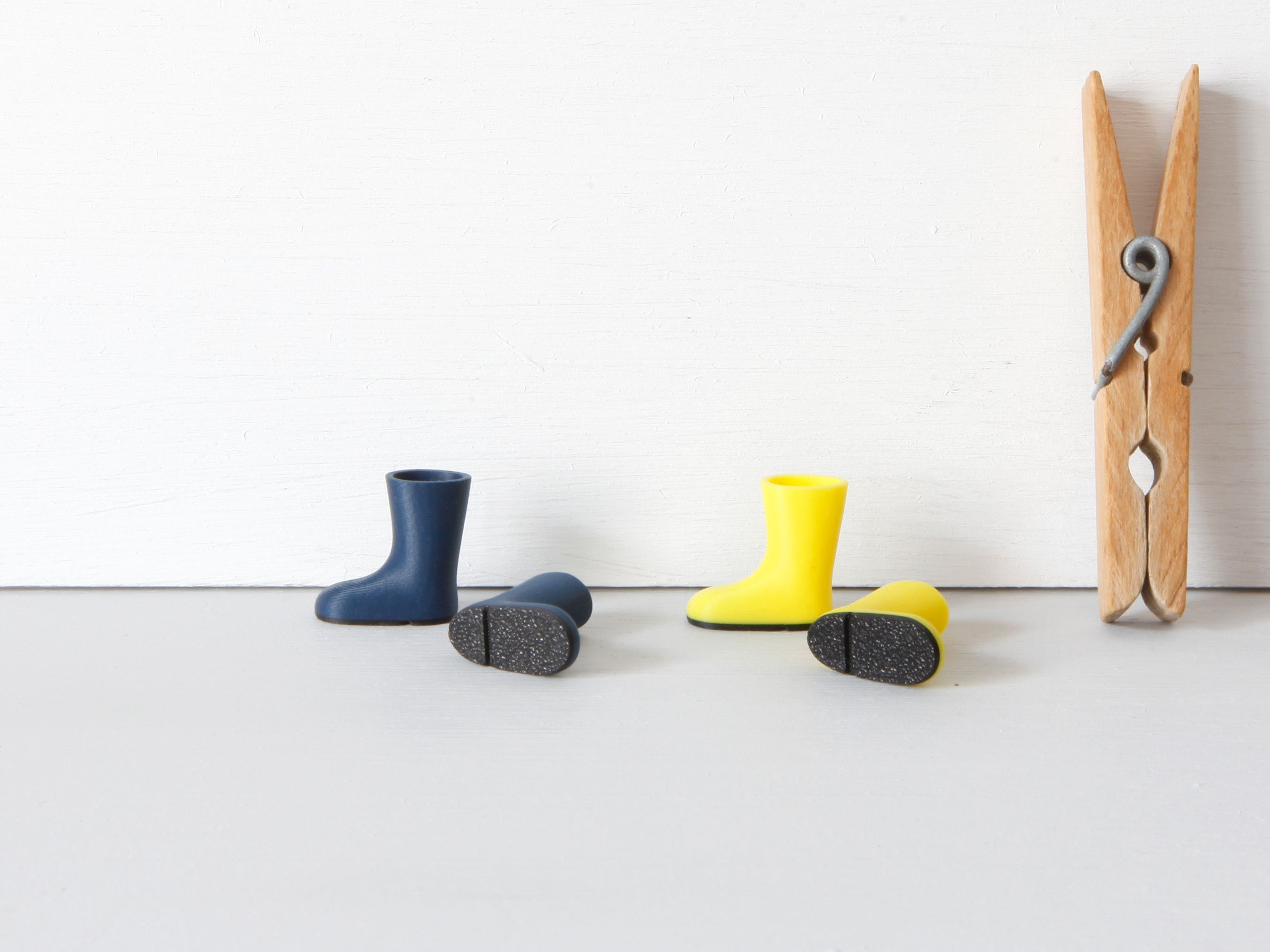 Miniatur Gummistiefel für die Wichteltür