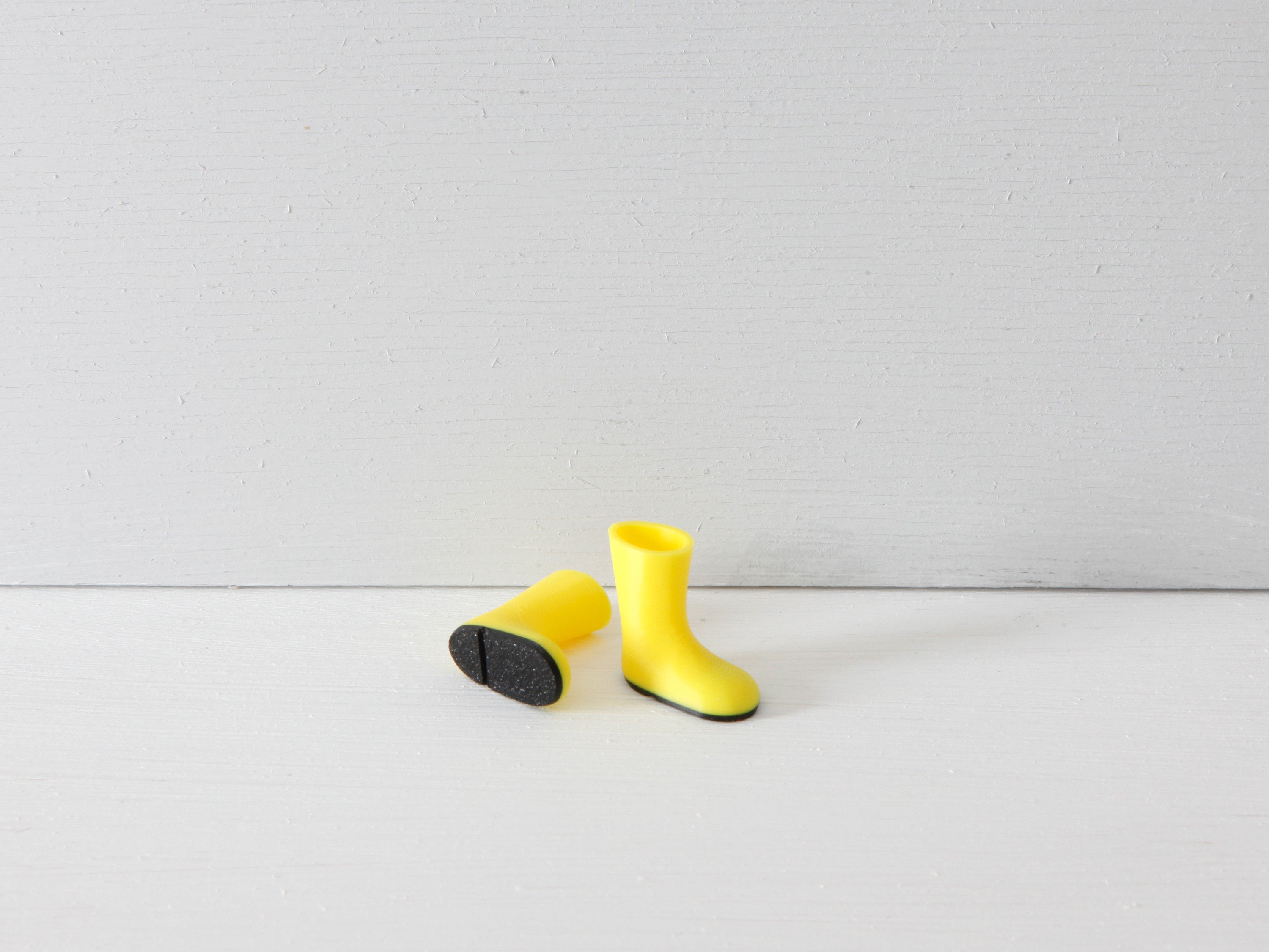 Miniatur Gummistiefel für die Wichteltür