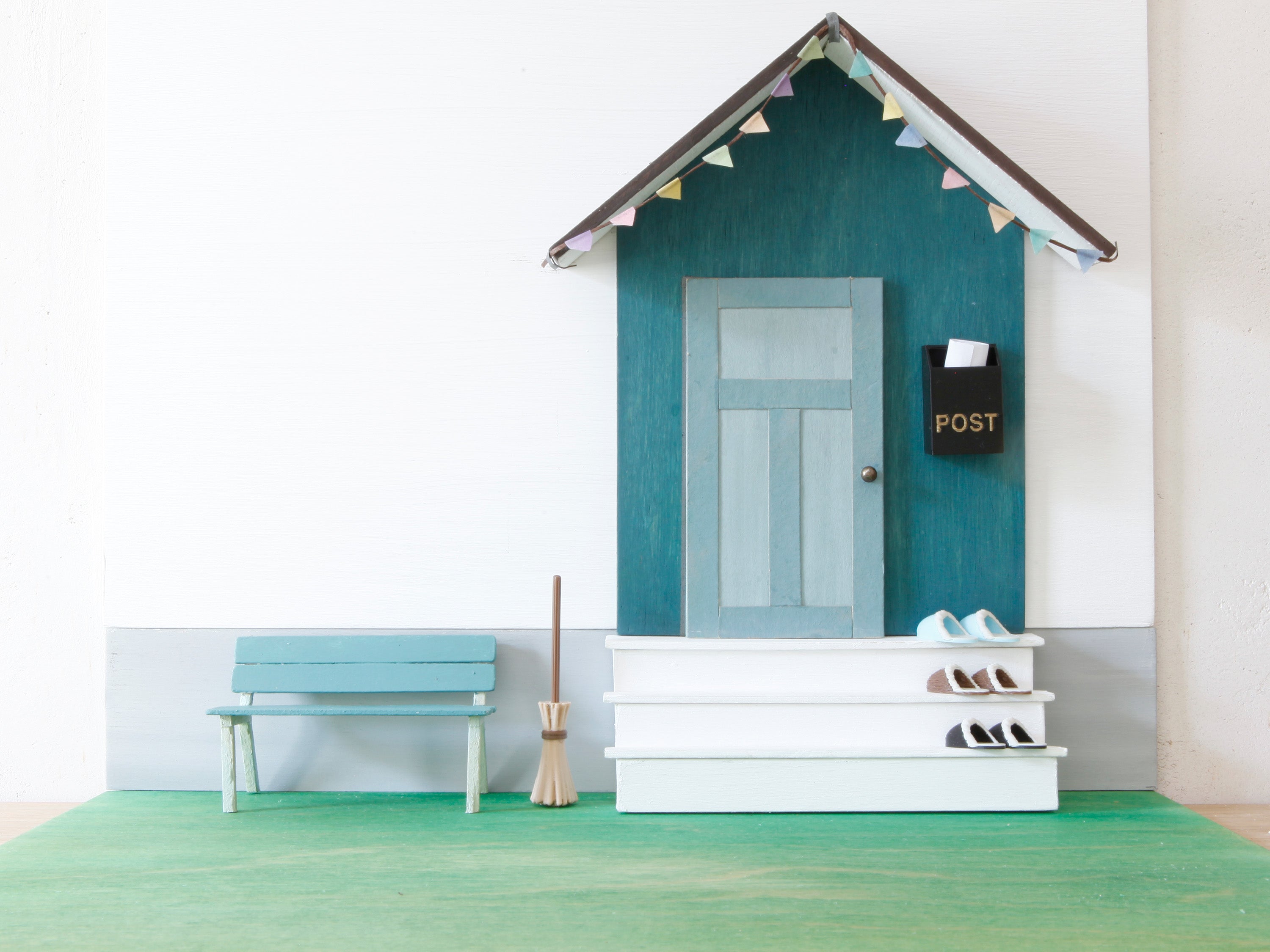 Miniatur Pantoffeln für die Wichteltür