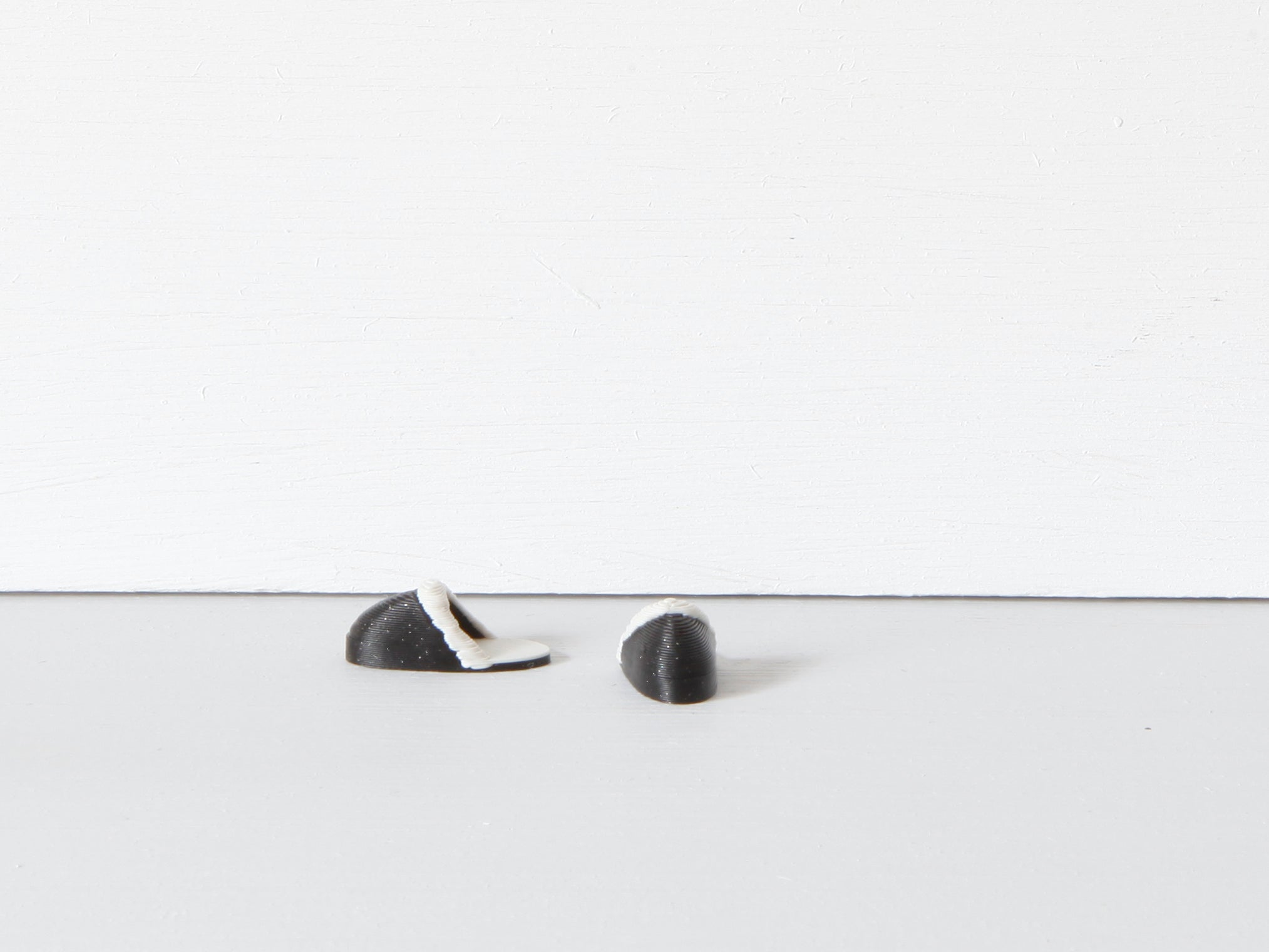 Miniatur Pantoffeln für die Wichteltür