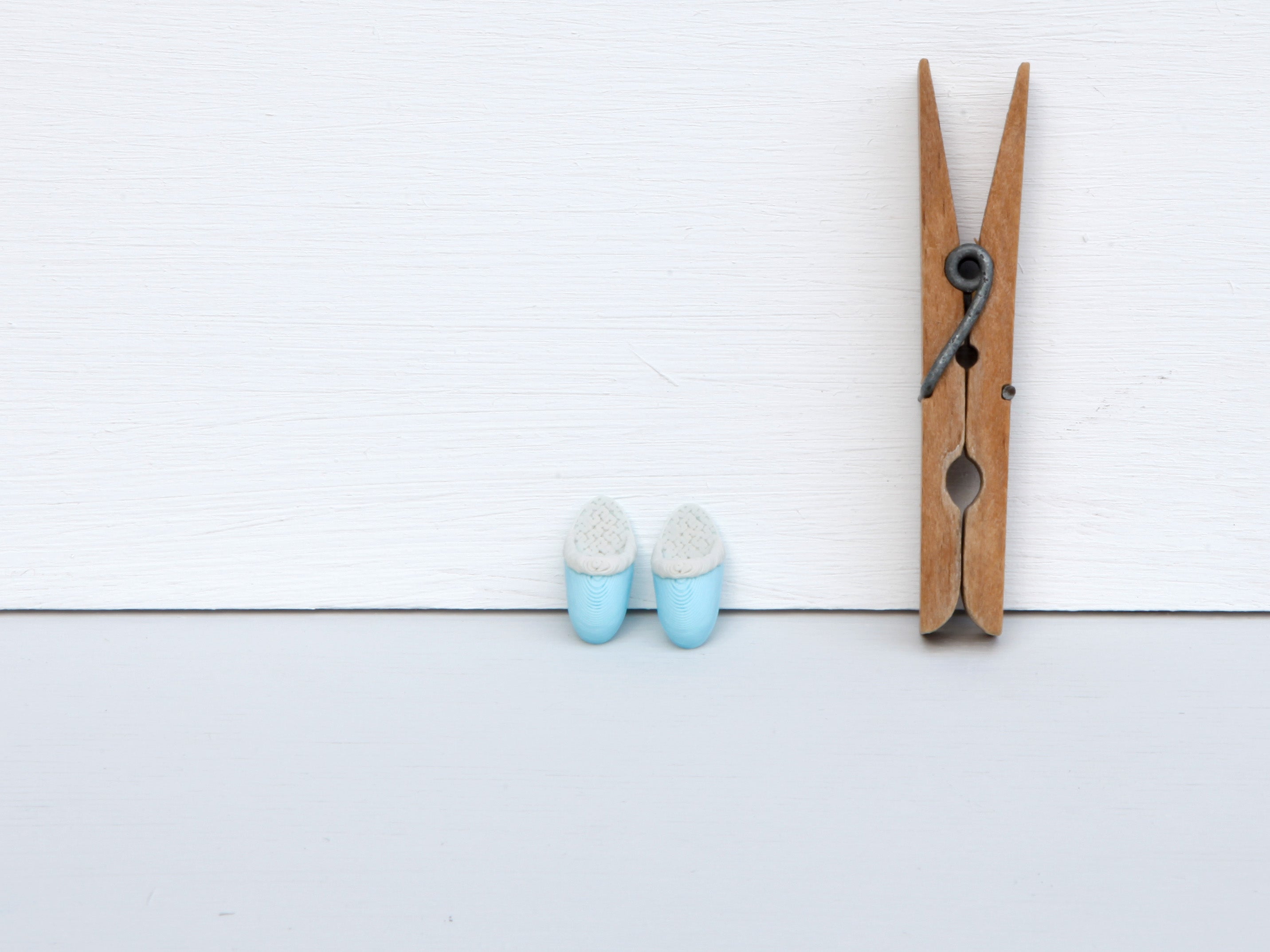 Miniatur Pantoffeln für die Wichteltür