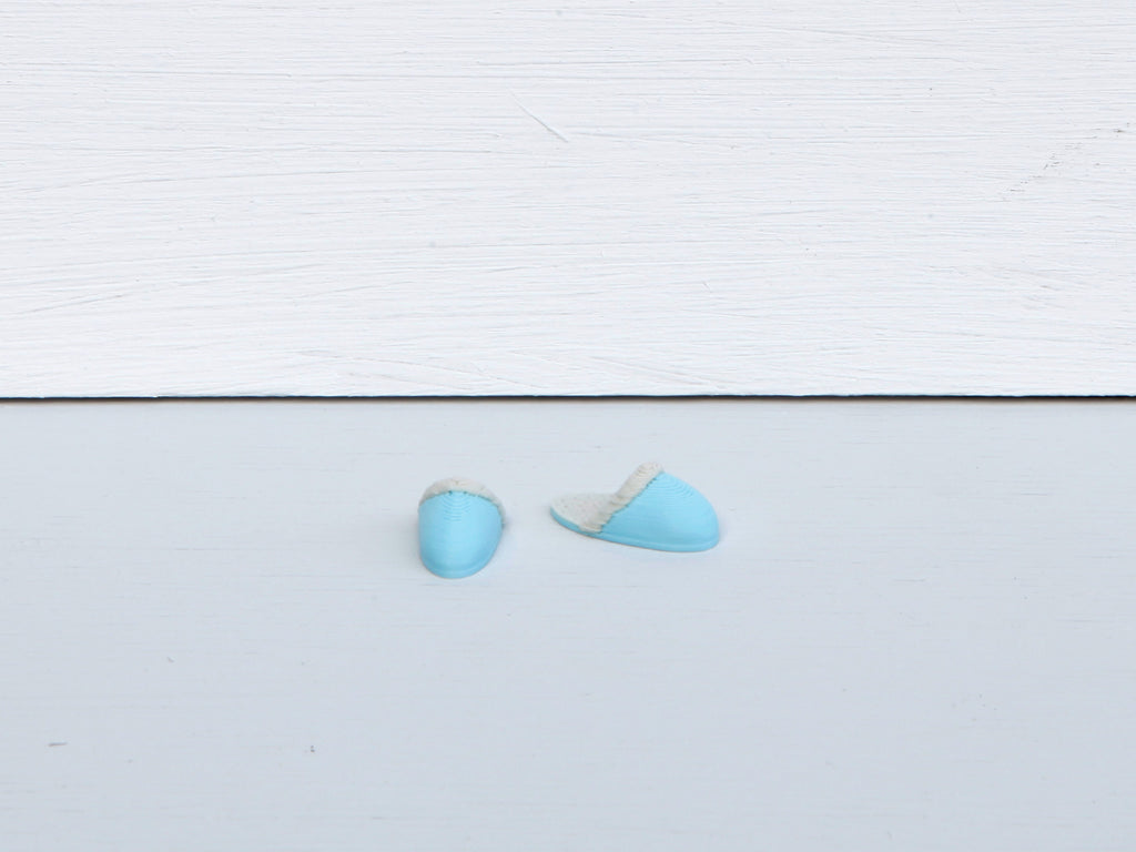 Miniatur Pantoffeln für die Wichteltür