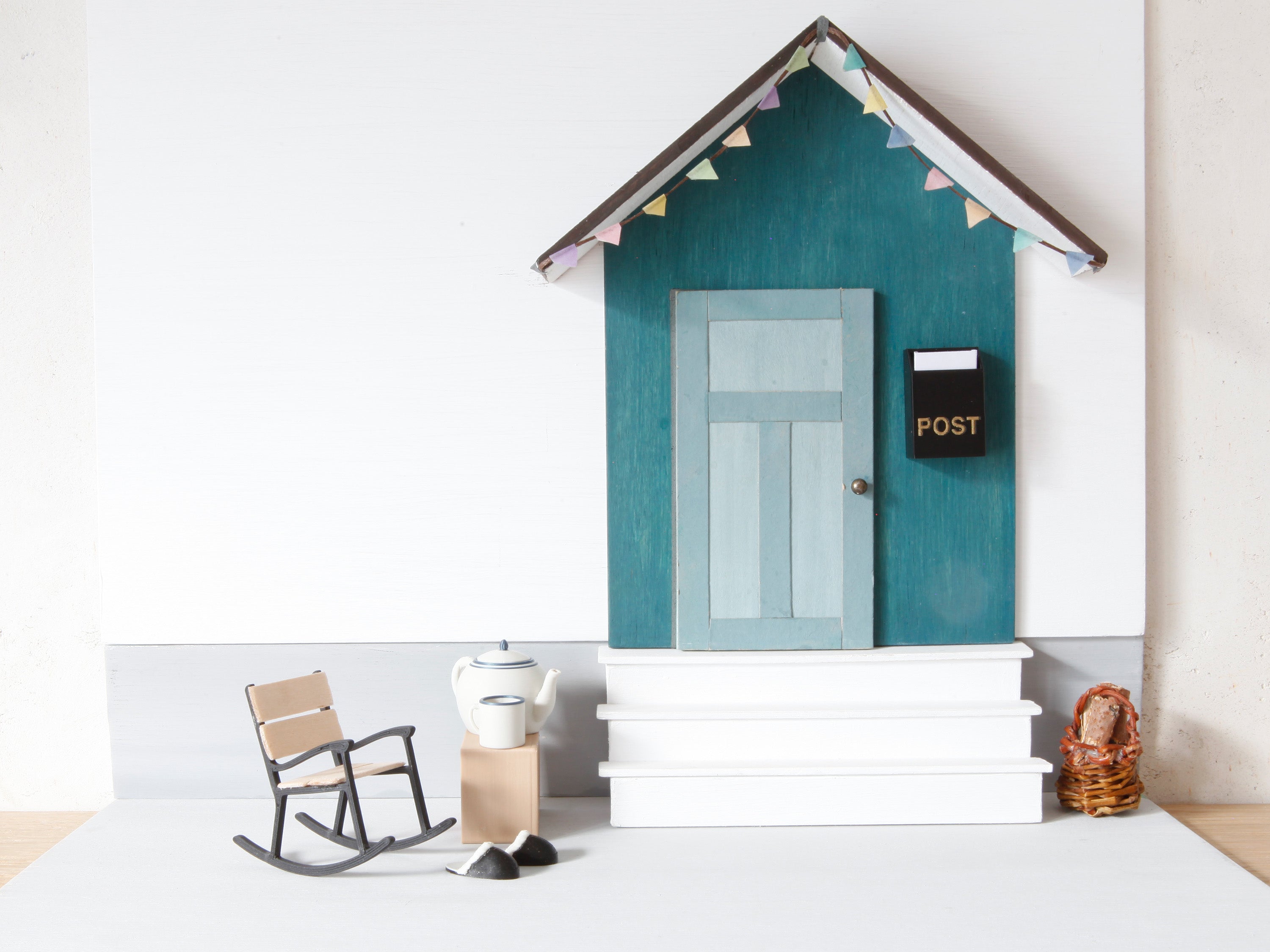 Miniatur Schaukelstuhl für die Wichteltür