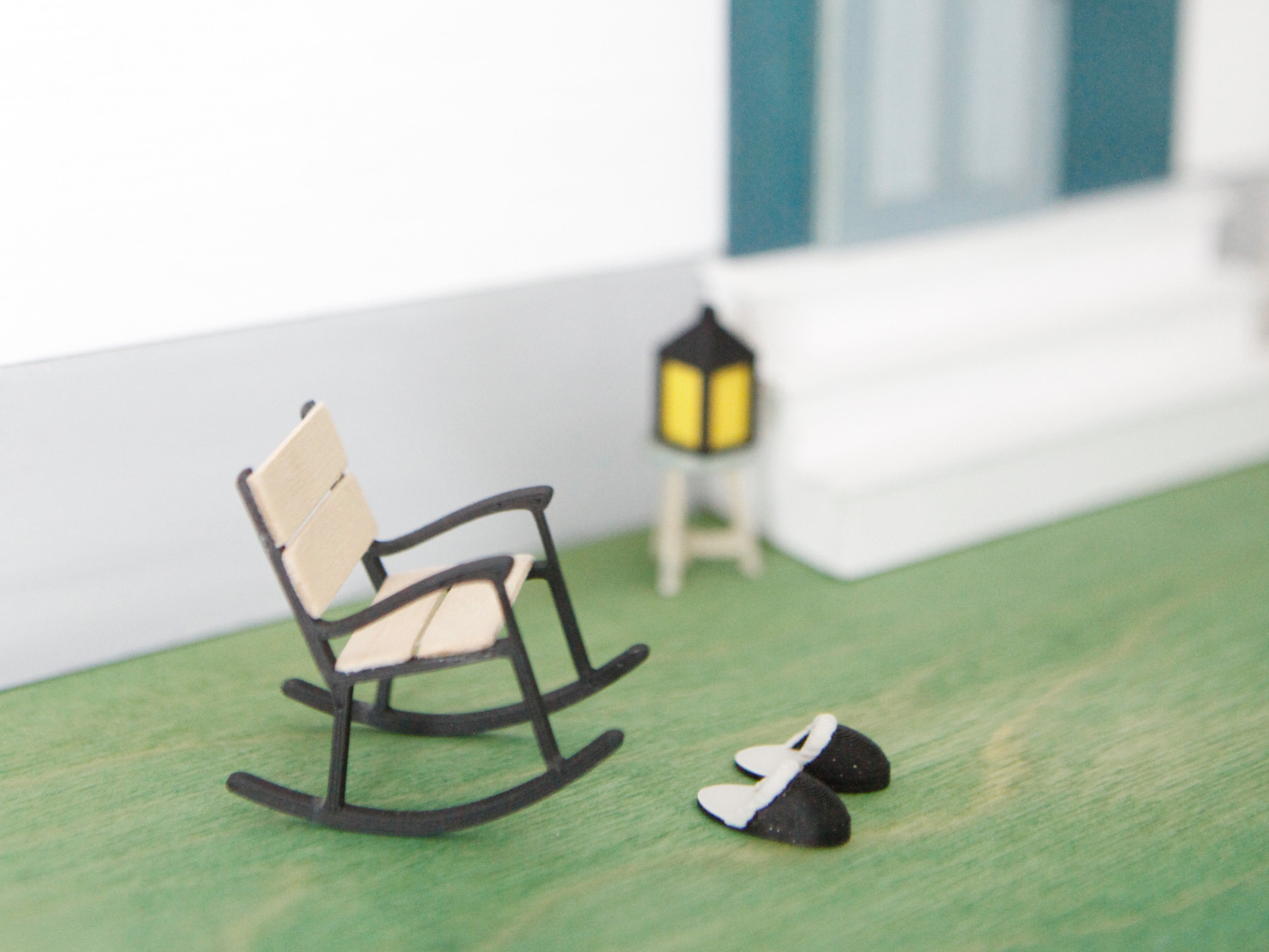 Miniatur Schaukelstuhl für die Wichteltür