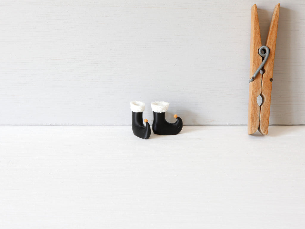 Miniatur Stiefel für die Wichteltür in schwarz