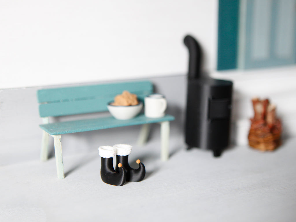 Miniatur Stiefel für die Wichteltür in schwarz